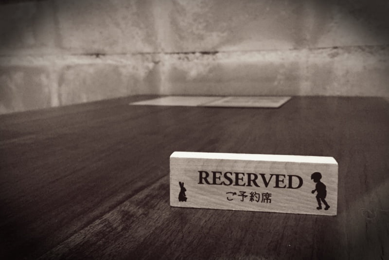 うさぎとぼくでは席の予約は承っておりませんという話と、それを決めた出来事の話