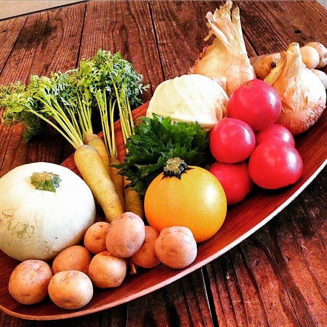 木曜日の夜、お隣BodyLaboさん前での野菜販売は「つたえびと」さんに